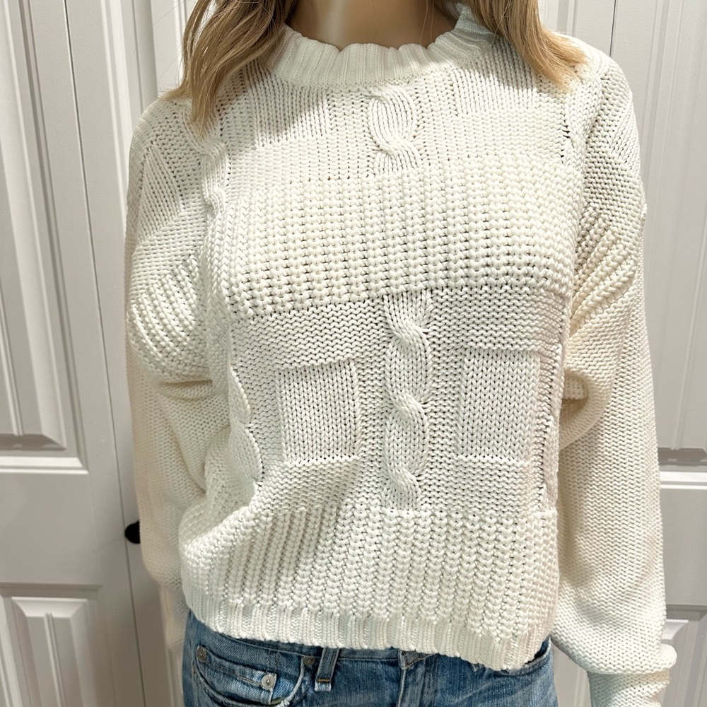 Winter White Cable Knit Crew Neck Sweater Medium